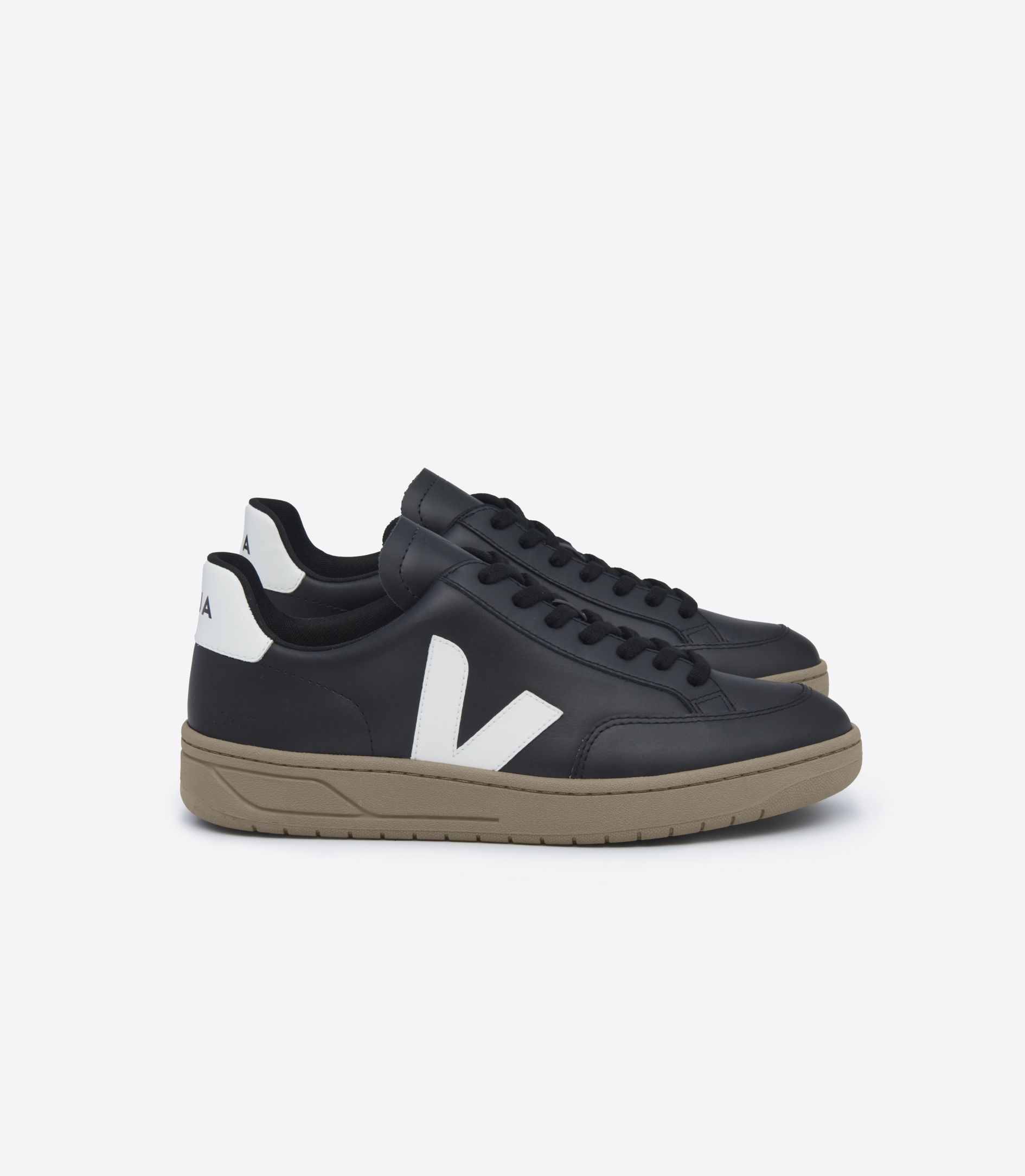 VEJA V-12 LEATHER BLACK WHITE DUNE | VJ24594